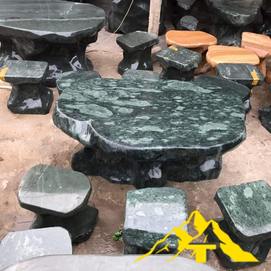 bàn ghế đá tự nhiên sân vườn
