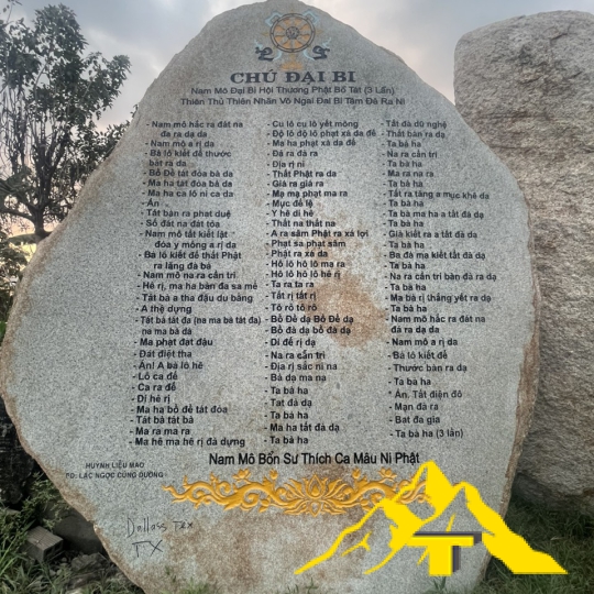 Bảng đá điêu khắc chùa
