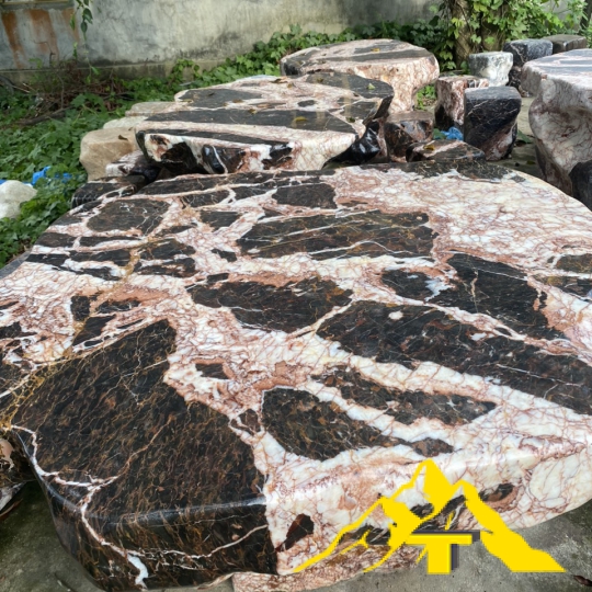 Bàn ghế đá tự nhiên tphcm